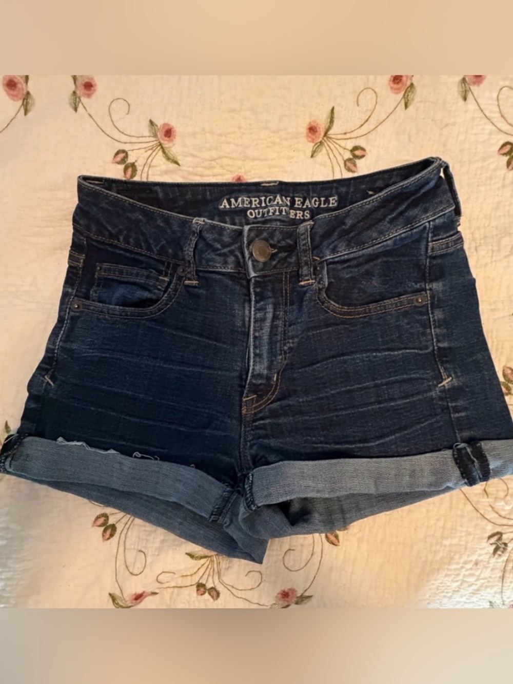 American Eagle Outfitters Dark Blue Rolled Hem Denim Shorts size 4. Stretchy